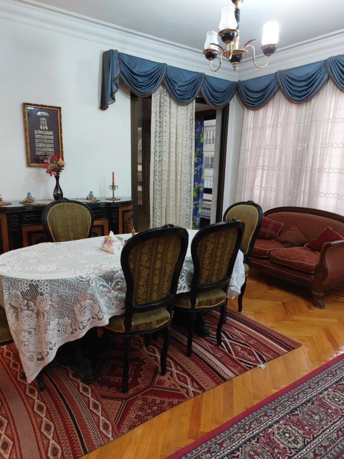 1 Bedroom In The Heart Of , Just 15 Minutes From The Airport *