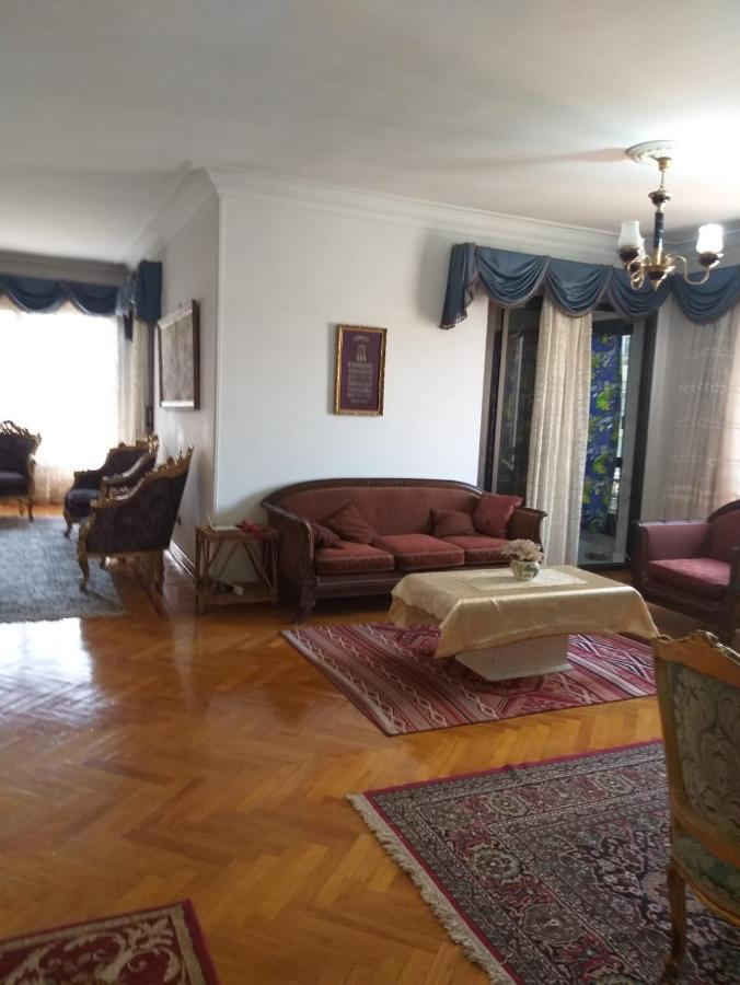 1 Bedroom In The Heart Of , Just 15 Minutes From The Airport Apartment