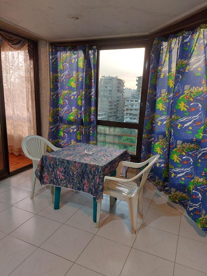 Apartment 1 Bedroom In The Heart Of , Just 15 Minutes From The Airport